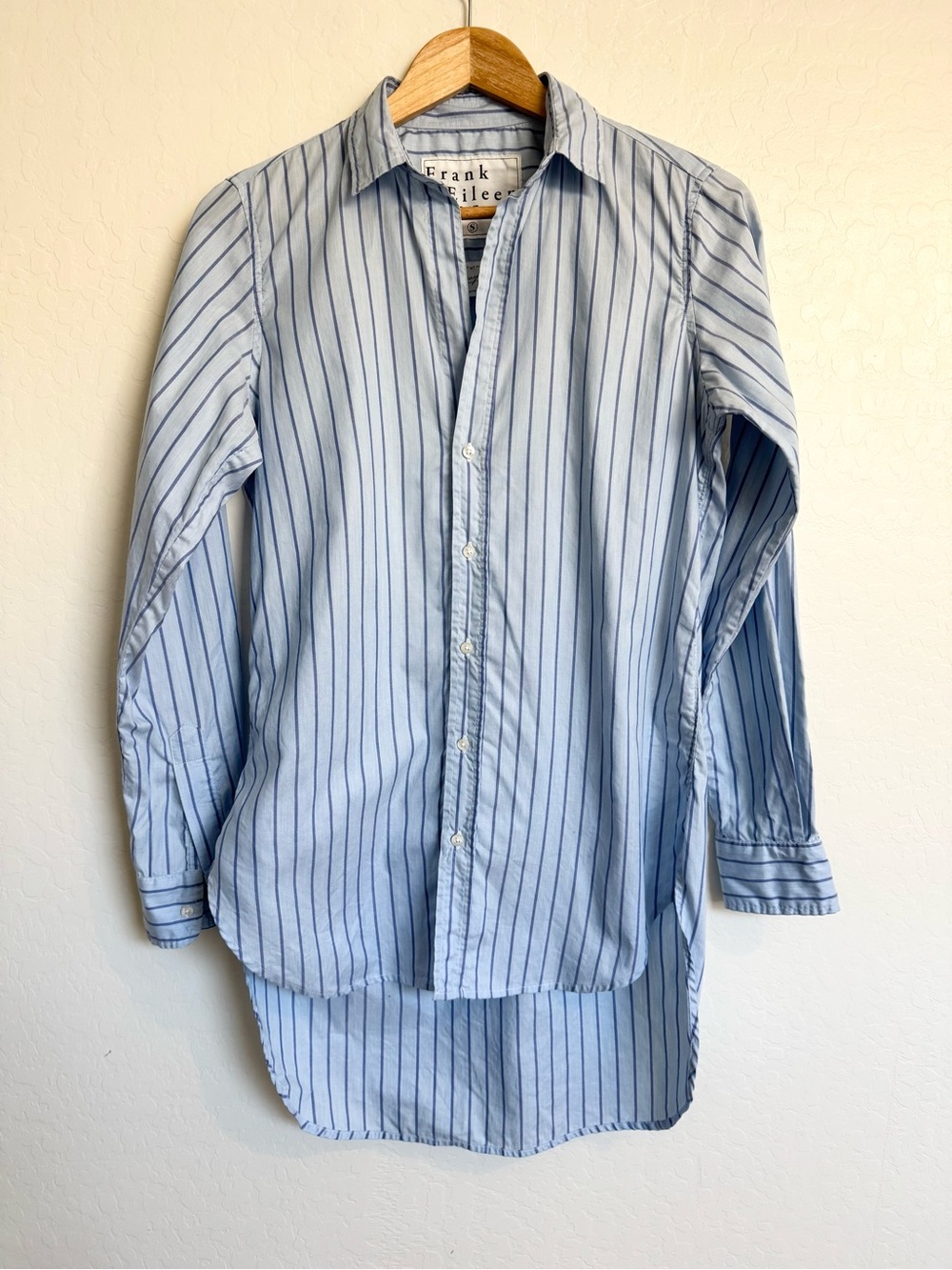 Frank & Eileen Grayson Blue / Navy Striped Shirt Size Small - Picture 2 of 7